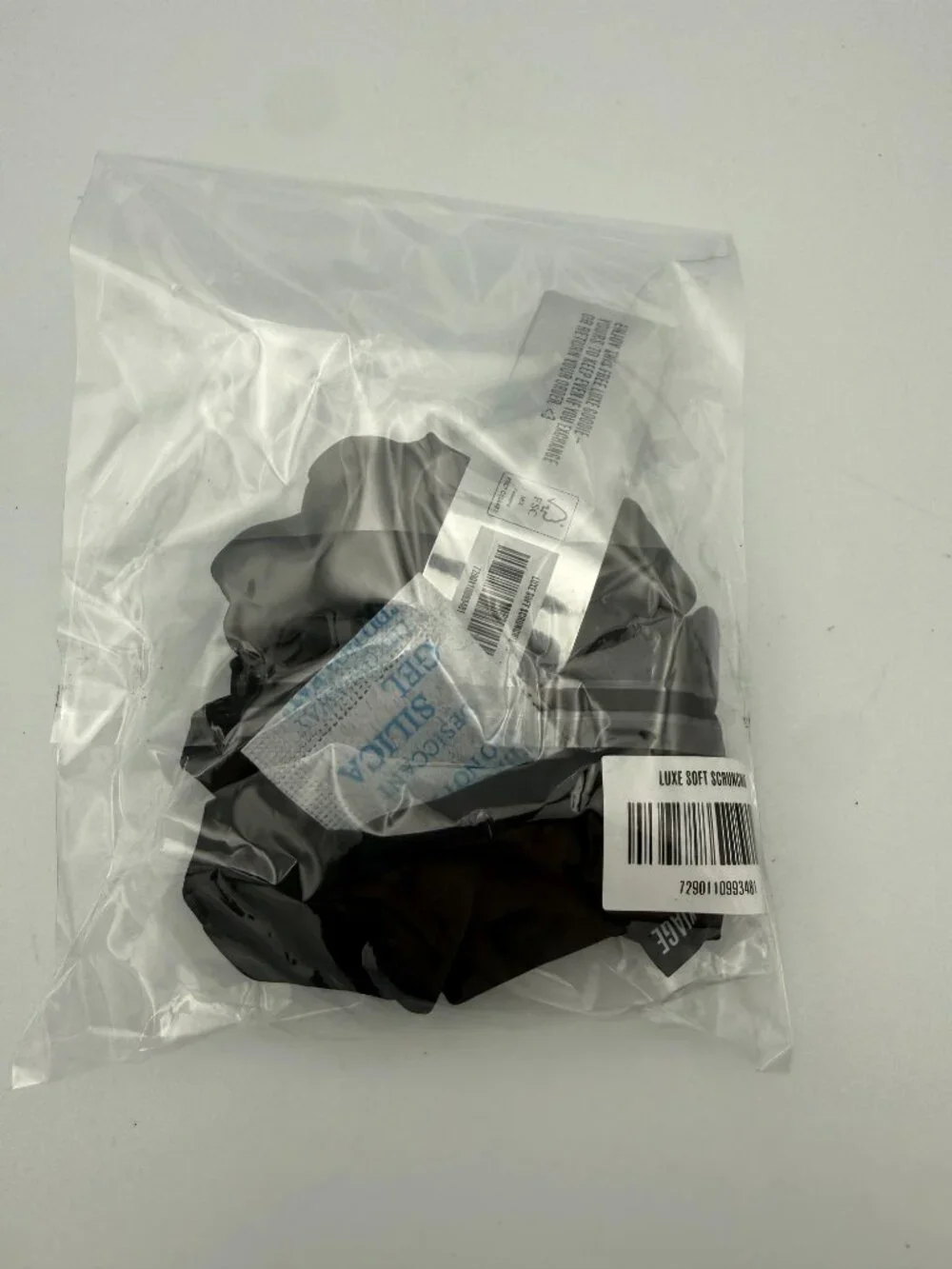 IL MAKIAGE Concealer Shade 2.5 + Luxe Scrunchie